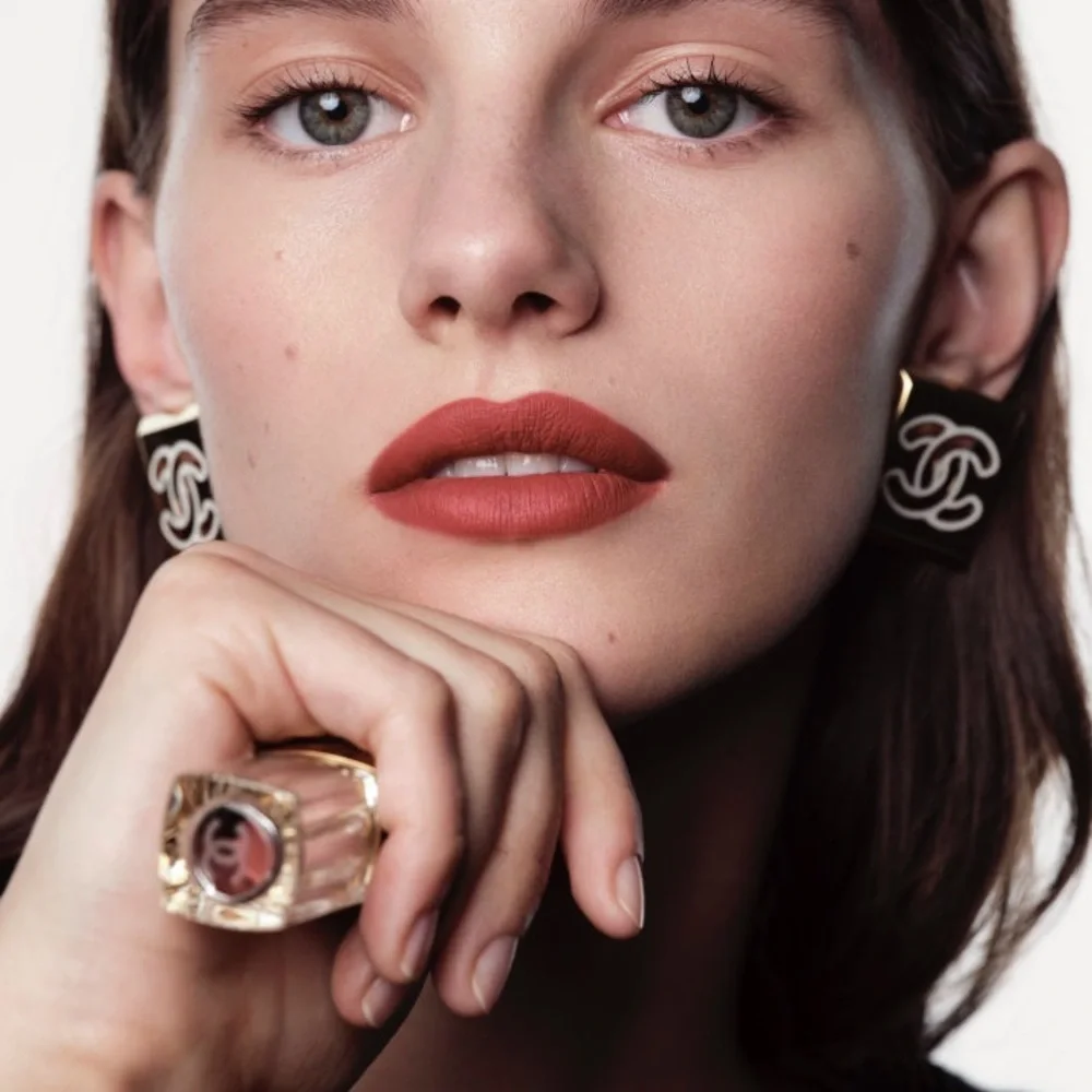 CHANEL 31 Le Rouge Limited Edition luxury lipstick in shade 15 Rouge Couturiere